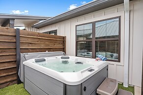 Eagles Nest-hottub-5 min to Downtown
