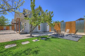 Yellow Door Casita-10 Min to Main St!