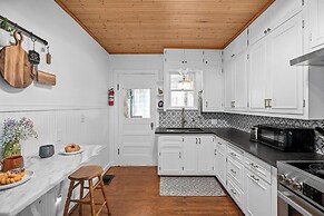 The Rock Haus With Hot Tub