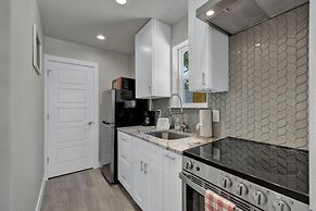 Red Door Movie Lounge Casita