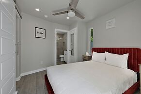 Red Door Movie Lounge Casita