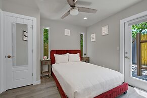 Red Door Movie Lounge Casita