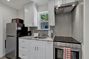 Red Door Movie Lounge Casita