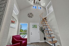 Red Door Movie Lounge Casita