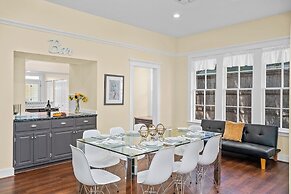 Gilded Carriage Haus With Hot Tub