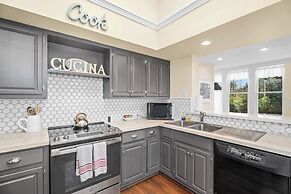 Gilded Carriage Haus With Hot Tub