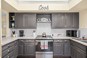 Gilded Carriage Haus With Hot Tub