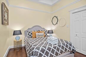 Gilded Carriage Haus With Hot Tub