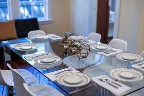 Gilded Carriage Haus With Hot Tub