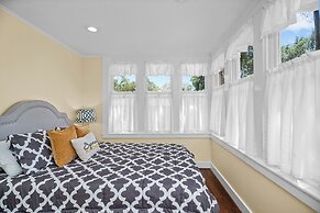 Gilded Carriage Haus With Hot Tub