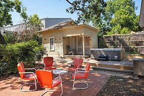 Gilded Carriage Haus With Hot Tub