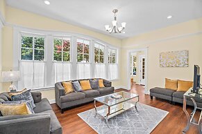 Gilded Carriage Haus With Hot Tub