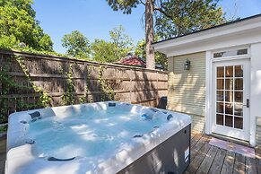 Gilded Carriage Haus With Hot Tub