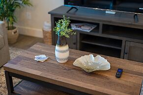 Ethel's Digs With Hot Tub