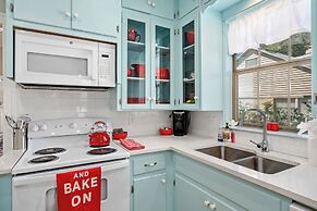 Holiday 505 Hot Tub Walk to Main