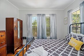 Holiday 505 Hot Tub Walk to Main