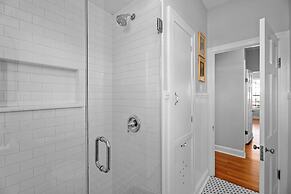 Holiday 505 Hot Tub Walk to Main