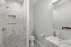 Holiday 505 Hot Tub Walk to Main