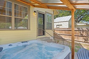 Holiday 505 Hot Tub Walk to Main