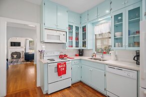 Holiday 505 Hot Tub Walk to Main