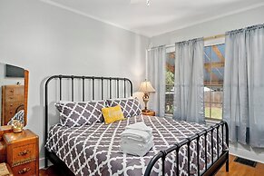 Holiday 505 Hot Tub Walk to Main