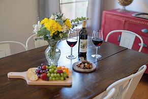 Holiday 505 Hot Tub Walk to Main