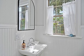 Holiday 505 Hot Tub Walk to Main