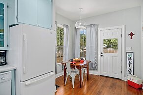 Holiday 505 Hot Tub Walk to Main