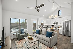 Fred's Joint With Hot Tub