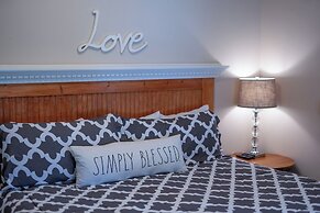 Flower Haus-hot Tub 6 Blks to Main