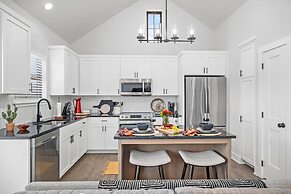 Serengeti New Build With Hot Tub