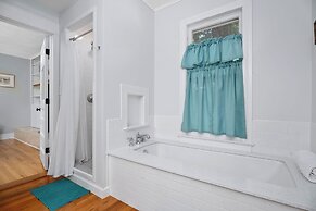 Heart Haus-hot Tub-5 Bks to Main