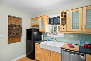 Camp Fred With Firepit and Hot Tub