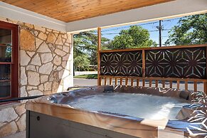 Camp Fred With Firepit and Hot Tub