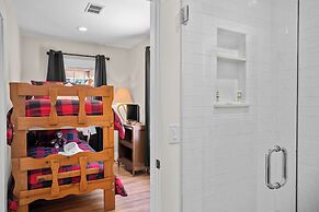 Camp Fred With Firepit and Hot Tub