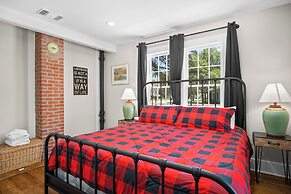 Camp Fred With Firepit and Hot Tub