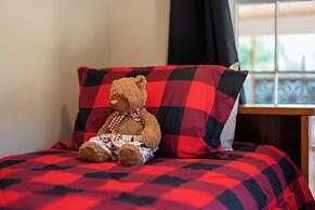 Camp Fred With Firepit and Hot Tub