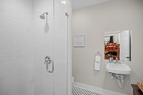 Camp Fred With Firepit and Hot Tub