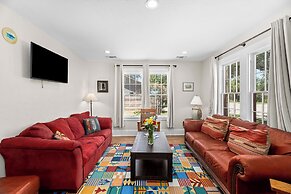 Camp Fred With Firepit and Hot Tub