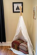 Camp Fred With Firepit and Hot Tub