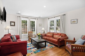 Camp Fred With Firepit and Hot Tub