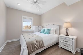 539 Bay St. Lake View Condo Unit 202W