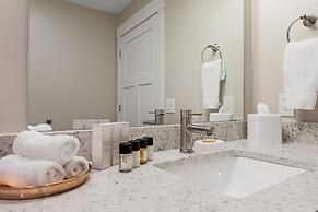 539 Bay St. Lake View Condo Unit 202W