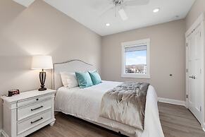 539 Bay St. Lake View Condo Unit 202W