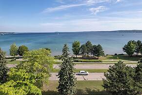 539 Bay St. Lake View Condo Unit 202W