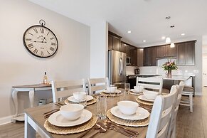 539 Bay St. Lake View Condo Unit 202W