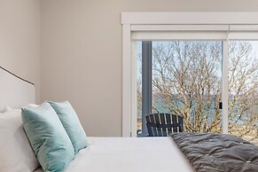 539 Bay St. Lake View Condo Unit 203E