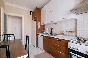 Lovely Flat w Balcony 10 min to Moda Coast