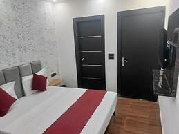 Hotel Twamev Couple Friendly Laxmi Nagar