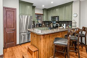 Highlands Slopeside Townhome #18 3 Bedroom Condo by RedAwning